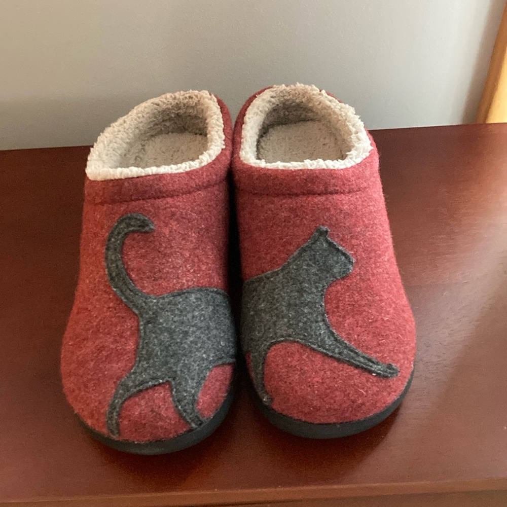 LL Bean Cat Clog Slippers size 9 Medium